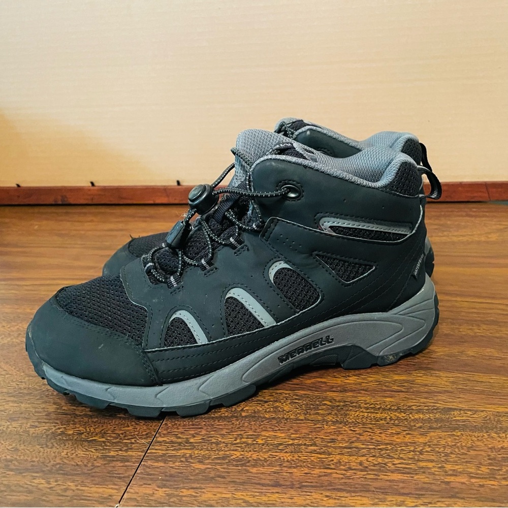 Merrell Big Kid's Oakcreek Mid Lace Waterproof Hiking Boot - Size 7